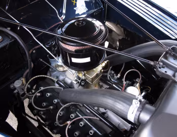 Bajo el capó 1938 Ford V8 Deluxe 5-window Coupe (81A-770В)