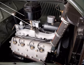 Bajo el capó 1934 Ford V8 Deluxe Cabriolet (40-760)