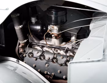 Sous la capuche 1935 Ford V8 Deluxe Cabriolet