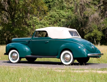 1940 Ford V8 Deluxe Convertible Coupe (01A-66)