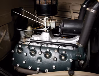 Bajo el capó 1935 Ford V8-48 Deluxe Gläser Cabriolet [Germany] '1935