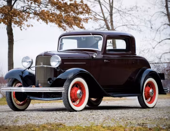 1932 Ford V8 Deluxe Coupe (18-520)