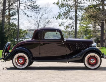 1933 Ford V8 Deluxe Coupe (40-720)