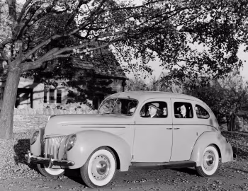 1939 Ford V8 Deluxe Fordor Sedan (91A-73B)