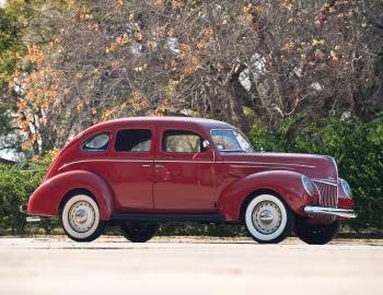 1939 Ford V8 Deluxe Fordor Sedan (91A-73B)
