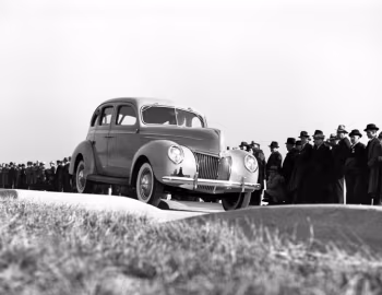1939 Ford V8 Deluxe Fordor Sedan (91A-73B)
