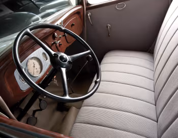 Interior 1933 Ford V8 Deluxe Fordor Sedan (40-730)