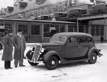 1935 Ford V8 Deluxe Fordor Sedan (48-730) '12.1934–35