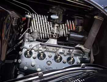 Sous la capuche 1934 Ford V8 Deluxe Roadster (40-710)