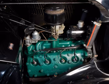 Bajo el capó 1936 Ford V8 Deluxe Roadster (68-710)
