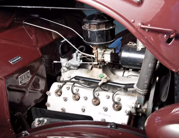 Sous la capuche 1935 Ford V8 Deluxe Roadster (#18-1553255)