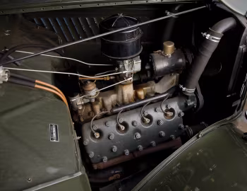 Bajo el capó 1935 Ford V8 Deluxe Station Wagon (48-790)