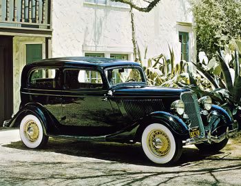 1933 Ford V8 Deluxe Tudor Sedan (40-700)
