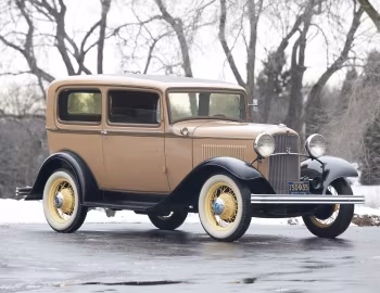 1932 Ford V8 Deluxe Tudor Sedan (18-55)