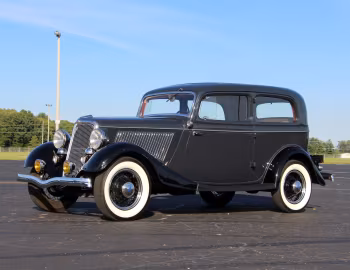 1934 Ford V8 Deluxe Tudor Sedan (40-700)