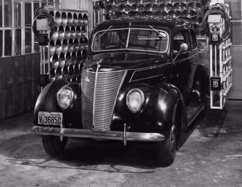 1937 Ford V8 Deluxe Tudor Sedan (78-70B)