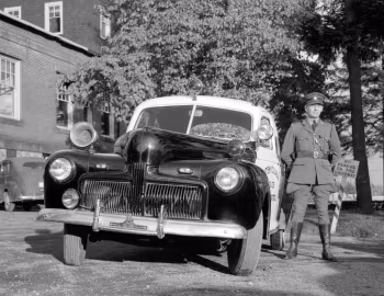 1942 Ford V8 Super Deluxe Coupe Police (21A-77B)