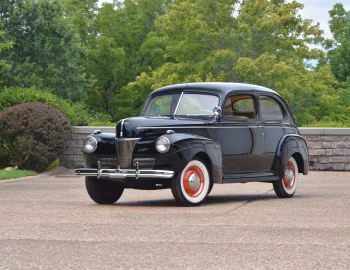 1941 Ford V8 Super Deluxe Tudor Sedan (11A-70B)