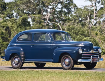 1946 Ford V8 Super Deluxe Tudor Sedan (69A-70B) '1945–46