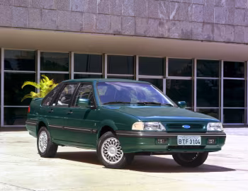 Ford Versailles 4-door Ghia '1996