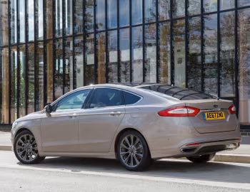 Ford Mondeo Vignale Hatchback [UK-spec] '2016–19
