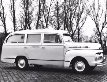 1952 Ford F-1 Ambulance by Visser