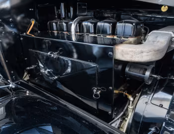 Пад капотам 1931 Franklin Model 153 Deluxe Town Car by Derham