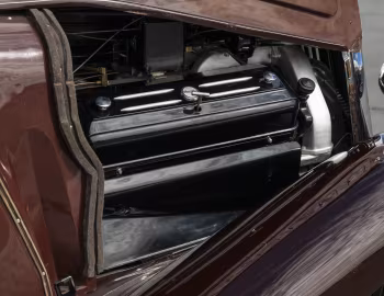 Sous la capuche 1933 Franklin Twelve Limousine (17-B)