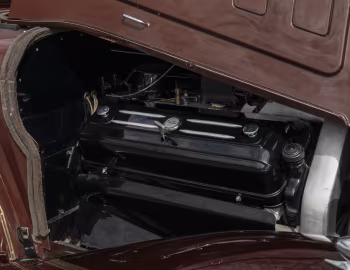 Sous la capuche 1933 Franklin Twelve Limousine (17-B)