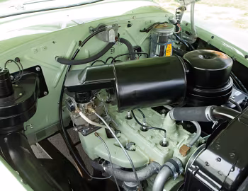 Sous la capuche 1950 Frazer Manhattan Sedan