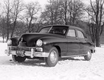 1947 Frazer Standard 4-door Sedan (47-5) '10.1946–47