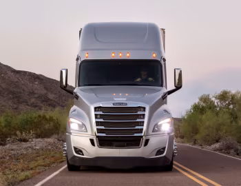 Freightliner Cascadia Raised Roof '2016–18