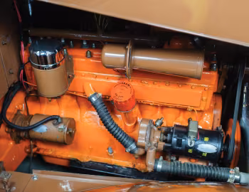 Пад капотам 1929 Gardner Model 120 Roadster