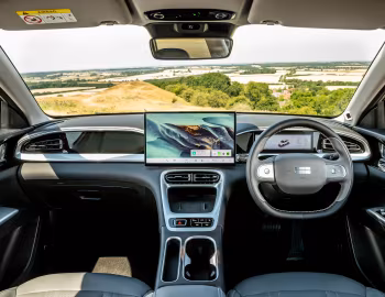 Торпедо Geely EX2 [UK-spec] '2026