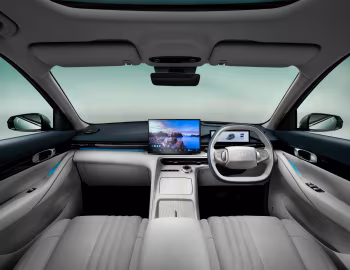 Торпедо Geely EX5 [UK-spec] '2025–н.в.