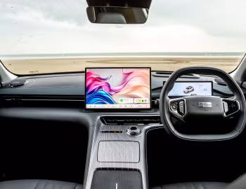 Торпедо Geely Starray EM-i [UK-spec] '2026