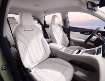 Интерьер Geely Xing Yuan '2024–26