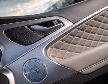 Интерьер 2019–21 Genesis G70 2.0T [North America] '2018–21