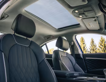 Интерьер 2019–21 Genesis G70 2.0T [North America] '2018–21