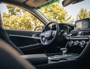 Интерьер 2019–21 Genesis G70 2.0T [North America] '2018–21