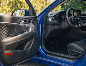 Интерьер 2019–21 Genesis G70 2.0T [North America] '2018–21