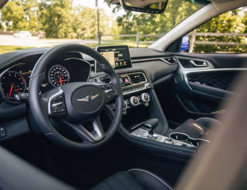 Интерьер 2019–21 Genesis G70 2.0T [North America] '2018–21