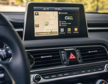 Интерьер 2019–21 Genesis G70 2.0T [North America] '2018–21