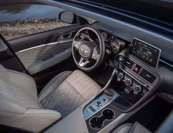 Интерьер 2019–21 Genesis G70 2.0T [North America] '2018–21
