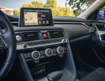 Интерьер 2019–21 Genesis G70 2.0T [North America] '2018–21