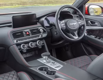 Интерьер Genesis G70 2.0T [UK-spec] '2021–н.в.