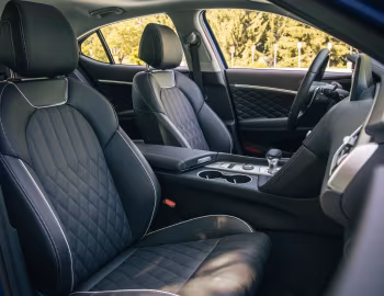 Интерьер 2019–21 Genesis G70 2.0T [North America] '2018–21