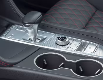 Интерьер Genesis G70 2.0T [UK-spec] '2021–н.в.