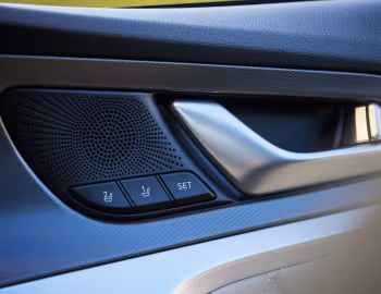 Interior Genesis G70 2.0T Shooting Brake Sport Luxury [Australia] '2024–pr.