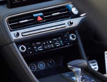 Interior Genesis G70 2.0T Shooting Brake Sport Luxury [Australia] '2024–pr.